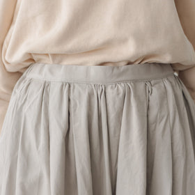 ROBE de PEAU サテンカミーユタックパンツ