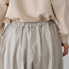 ROBE de PEAU サテンカミーユタックパンツ