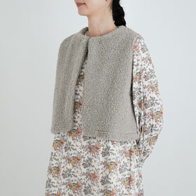 UNIVERSAL SEVEN ボア コンパクトベスト グレージュ