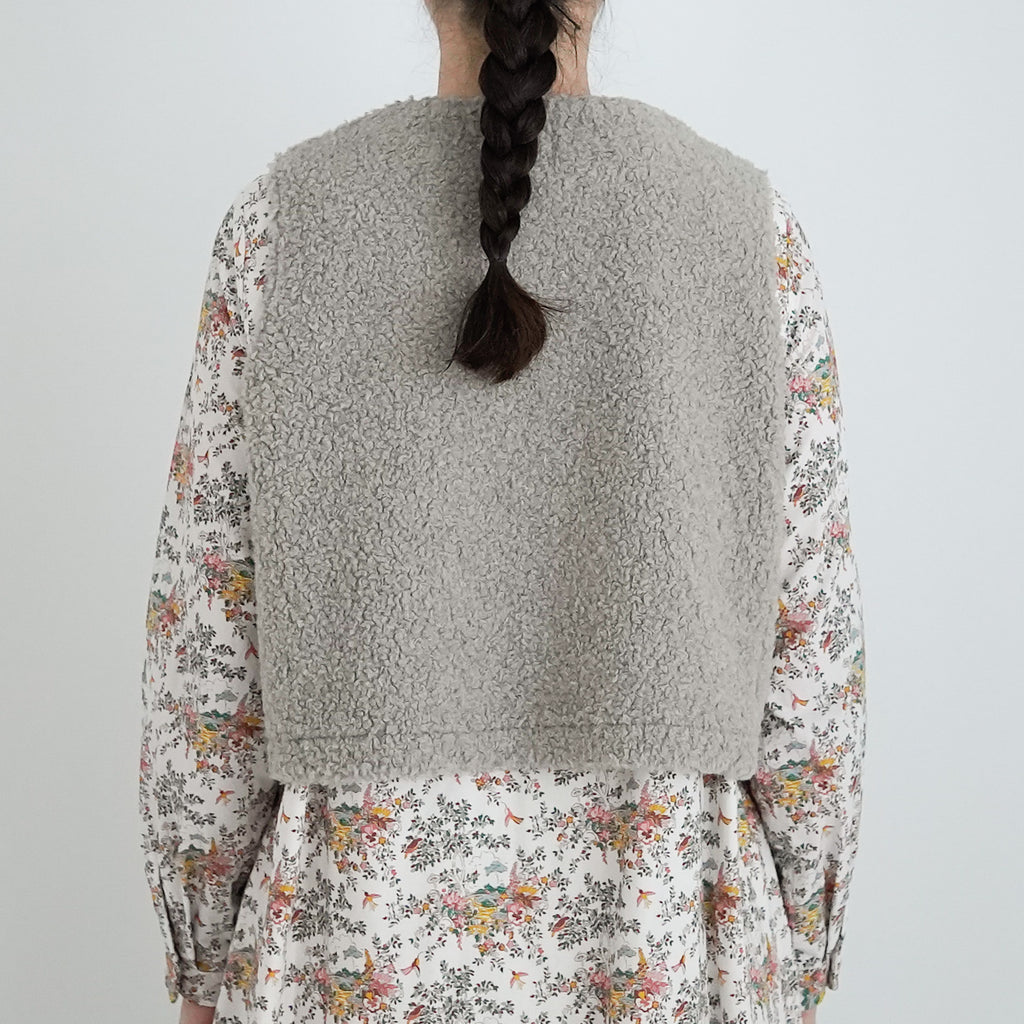 UNIVERSAL SEVEN ボア コンパクトベスト グレージュ