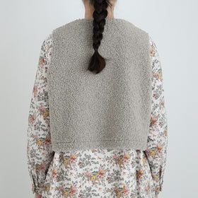 UNIVERSAL SEVEN ボア コンパクトベスト グレージュ