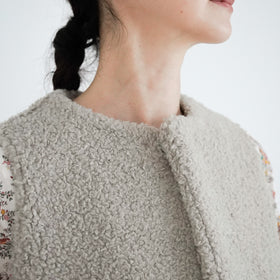 UNIVERSAL SEVEN ボア コンパクトベスト グレージュ