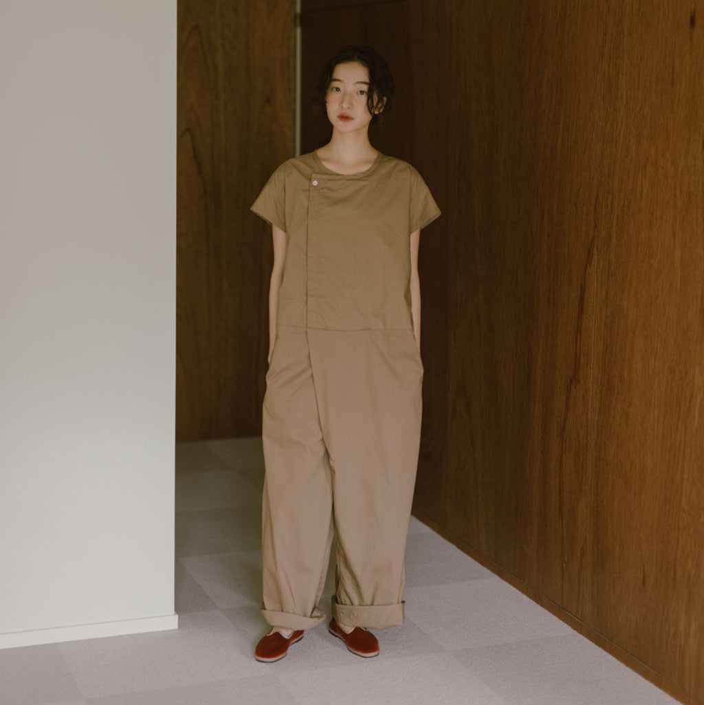 UNIVERSAL TISSU ナチュラルタイプライター ハーフスリーブ3Dオールインワン