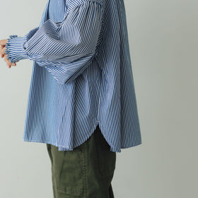 UNIVERSAL TISSU バンドカラーシャーリングブラウス ストライプ