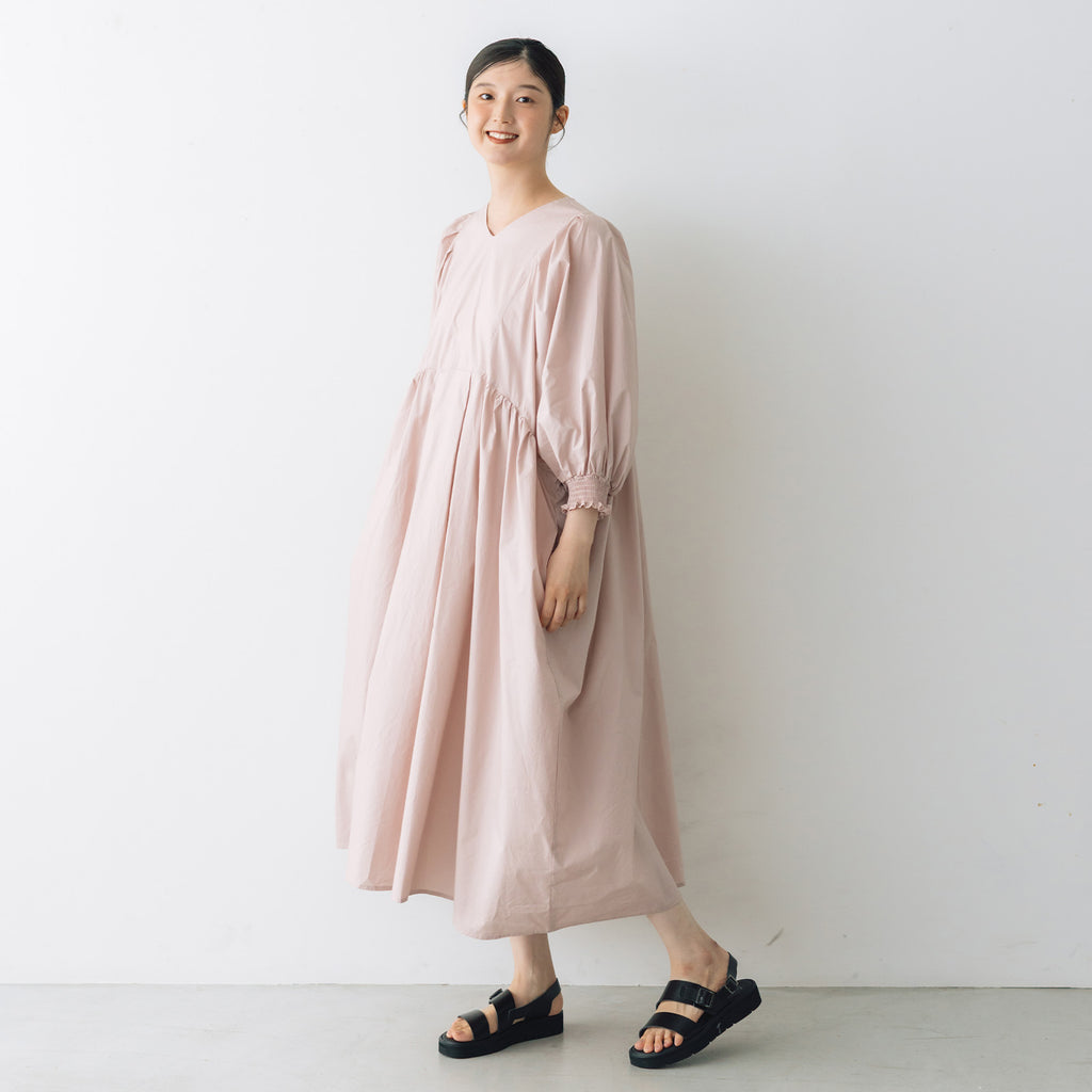 UNIVERSAL TISSU ナチュラルタイプライター タックギャザーワンピース