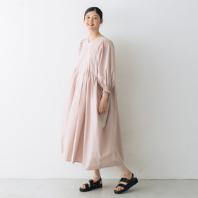 UNIVERSAL TISSU ナチュラルタイプライター タックギャザーワンピース