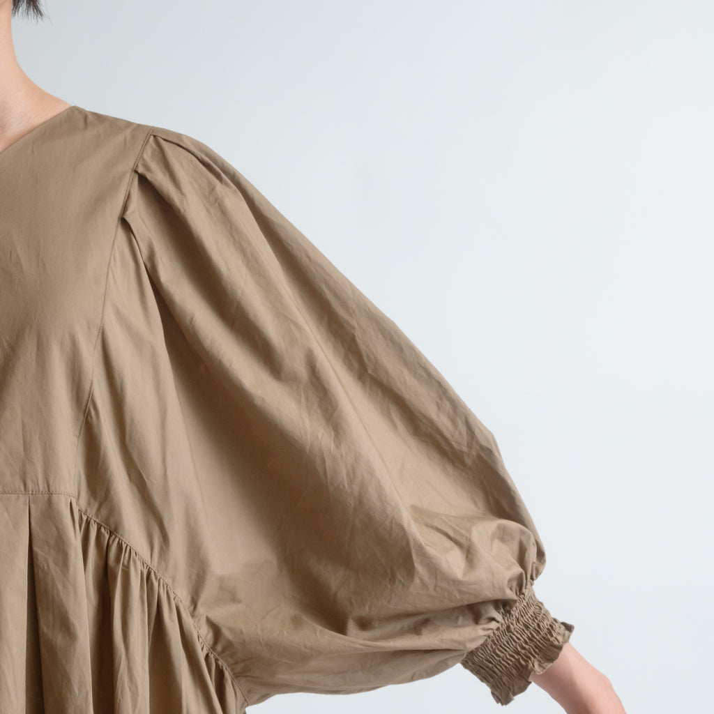 UNIVERSAL TISSU ナチュラルタイプライター タックギャザーワンピース