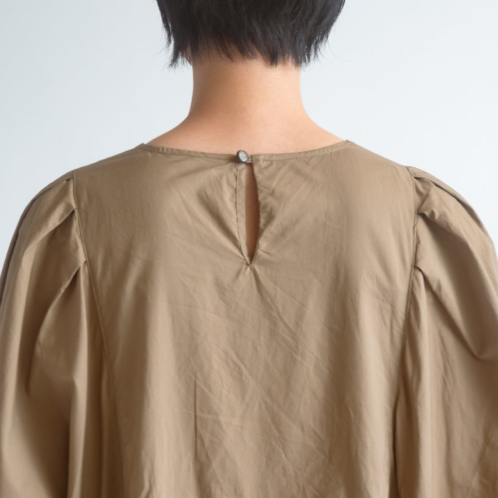 UNIVERSAL TISSU ナチュラルタイプライター タックギャザーワンピース