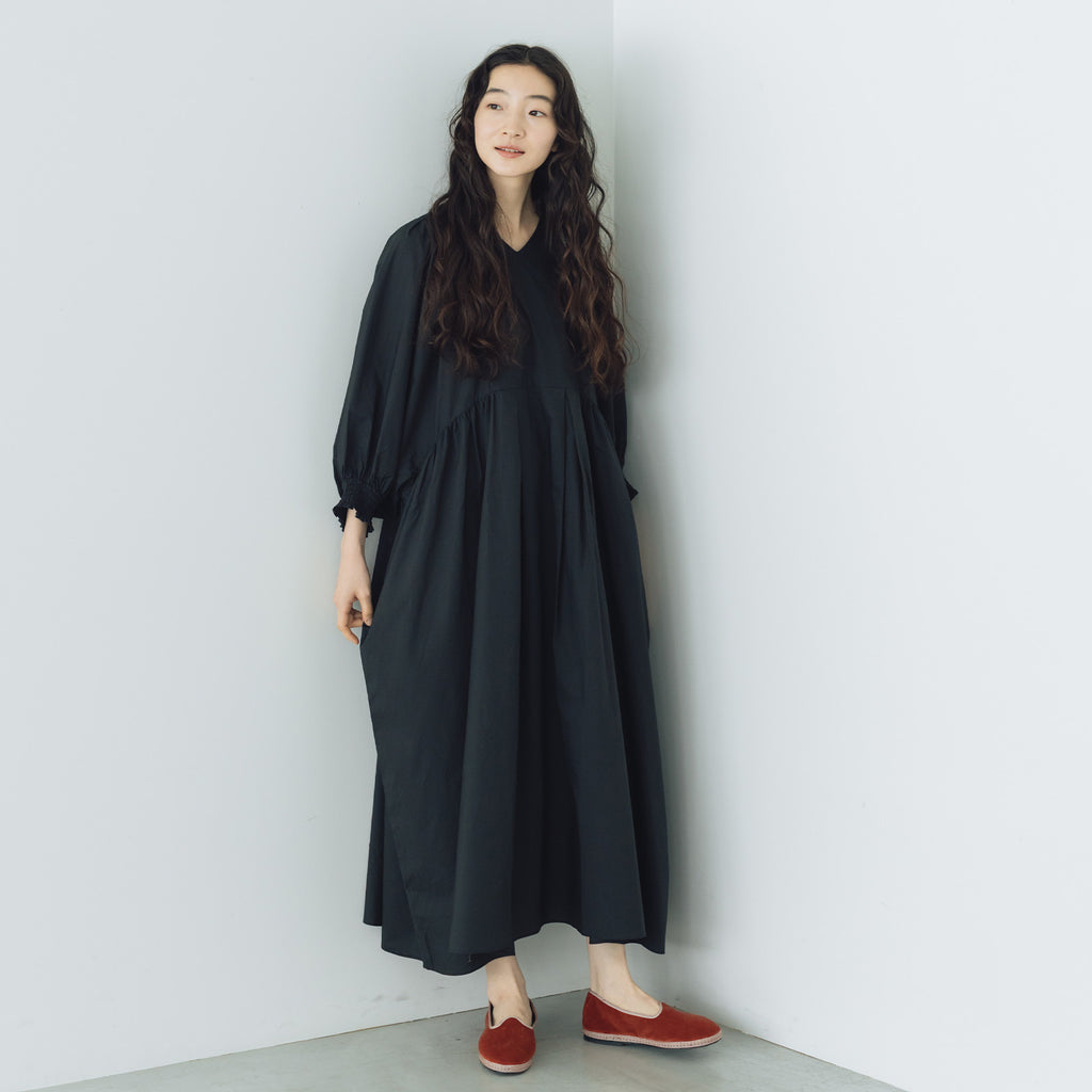 UNIVERSAL TISSU ナチュラルタイプライター タックギャザーワンピース