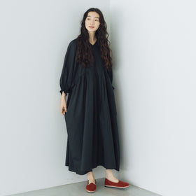 UNIVERSAL TISSU ナチュラルタイプライター タックギャザーワンピース