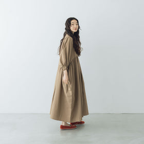 UNIVERSAL TISSU ナチュラルタイプライター タックギャザーワンピース