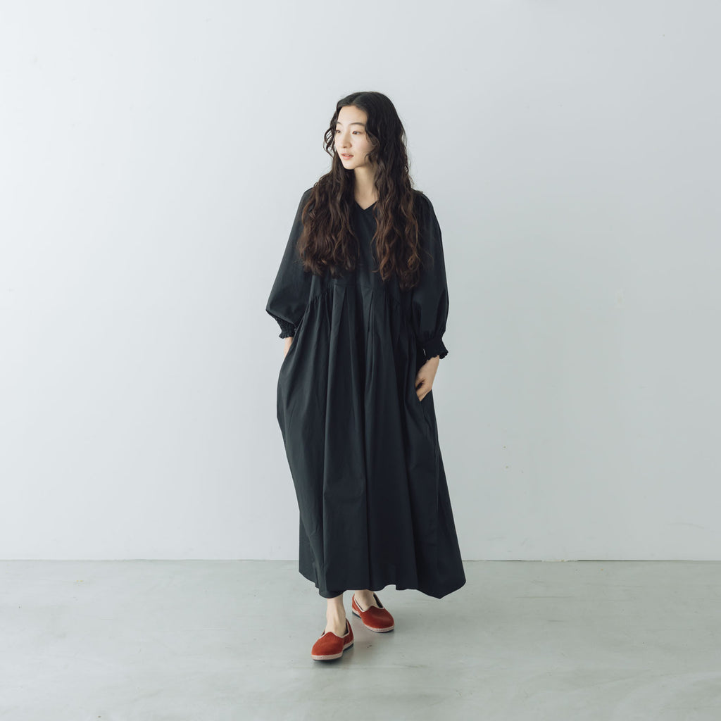 UNIVERSAL TISSU ナチュラルタイプライター タックギャザーワンピース