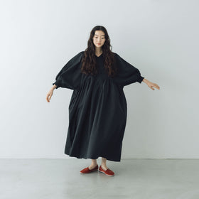 UNIVERSAL TISSU ナチュラルタイプライター タックギャザーワンピース