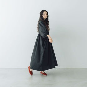 UNIVERSAL TISSU ナチュラルタイプライター タックギャザーワンピース