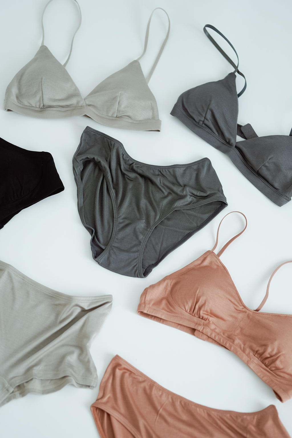 COCOONA SKINWEAR カップ入り Vキャミソール(アジャスター付き)