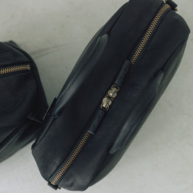 a(アー)ボストンバッグ ブラック