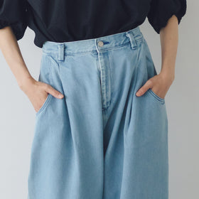 atelier naruse コットンデニム ワイドタックパンツ