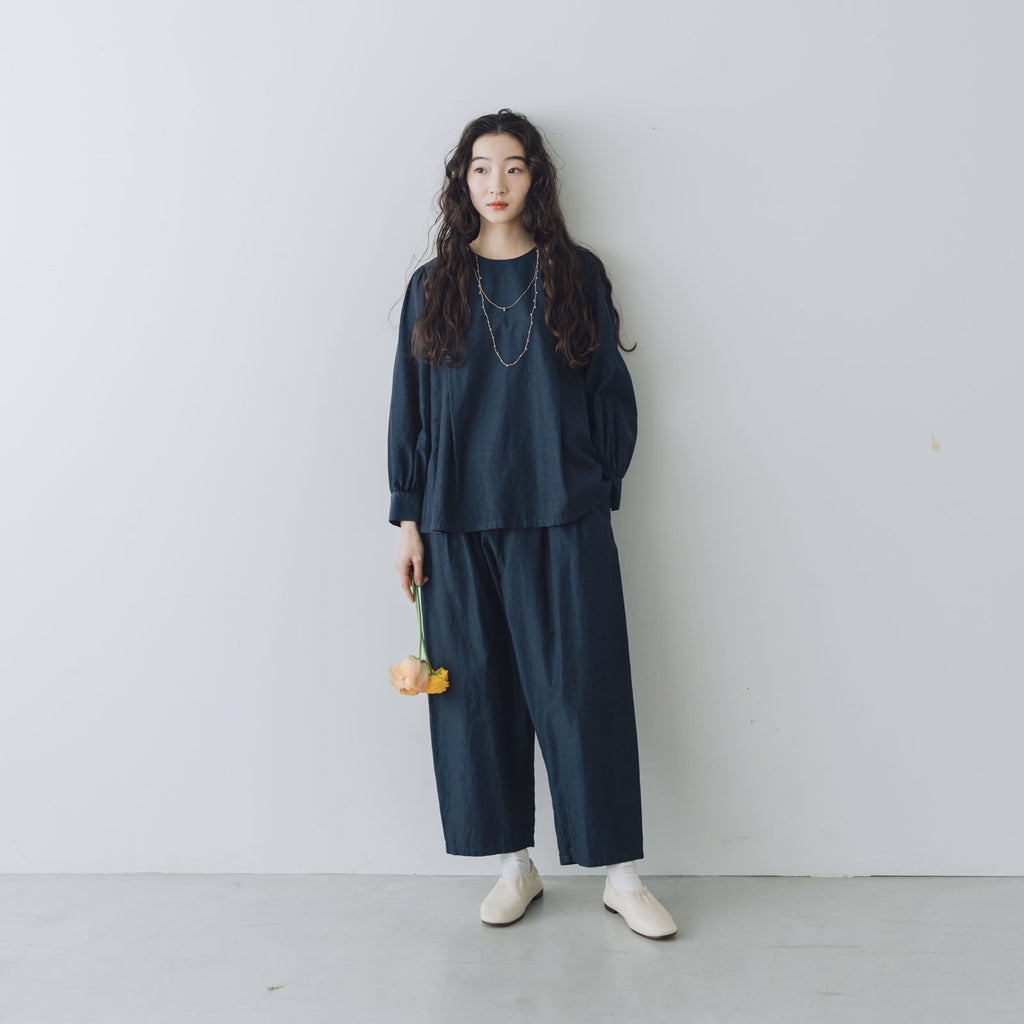 「わたしたちらしい、大人のかわいらしさ」ブラウス+サルエルパンツのセットアップ