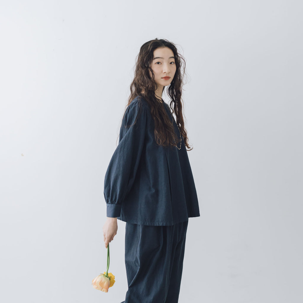 「わたしたちらしい、大人のかわいらしさ」ブラウス+サルエルパンツのセットアップ