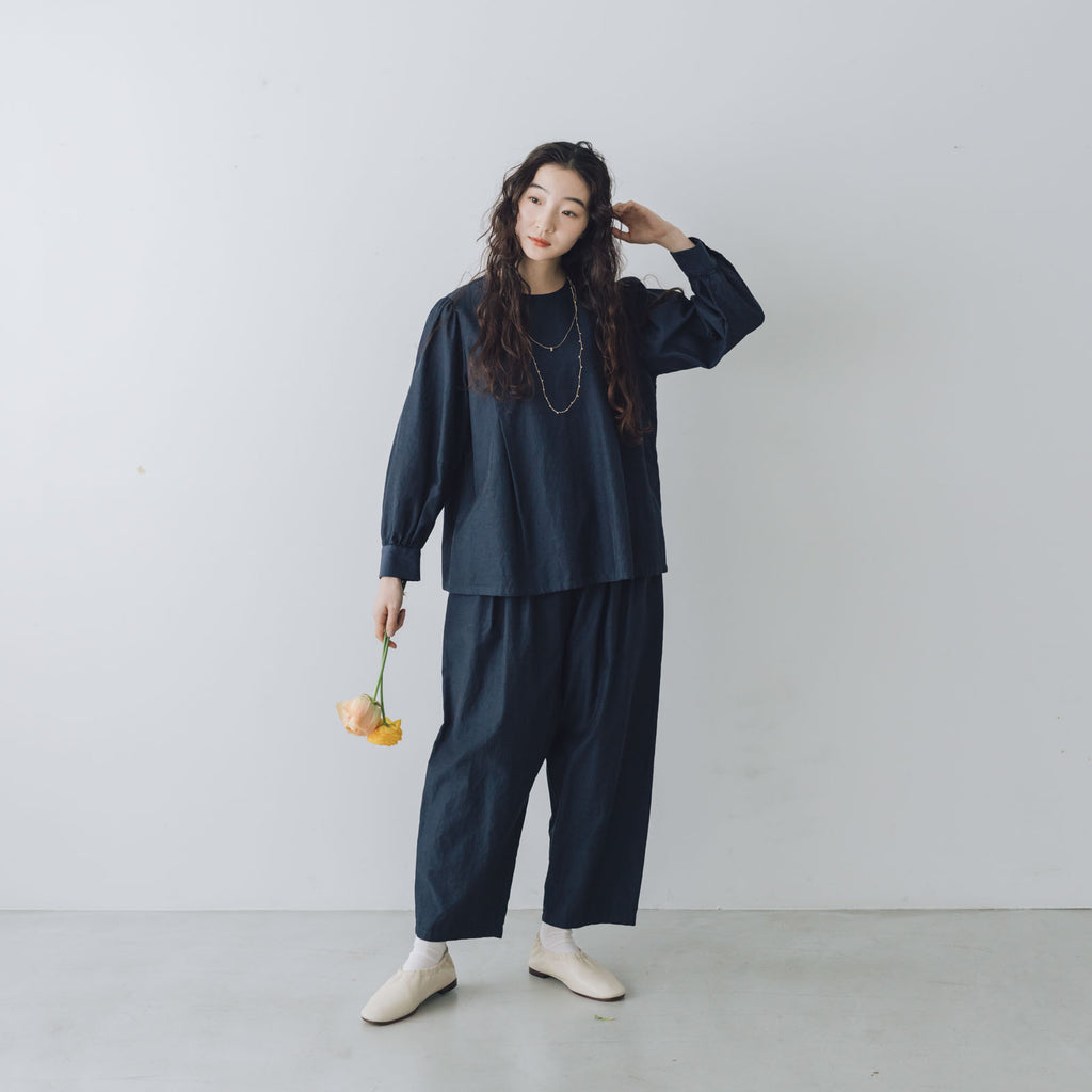 「わたしたちらしい、大人のかわいらしさ」ブラウス+サルエルパンツのセットアップ