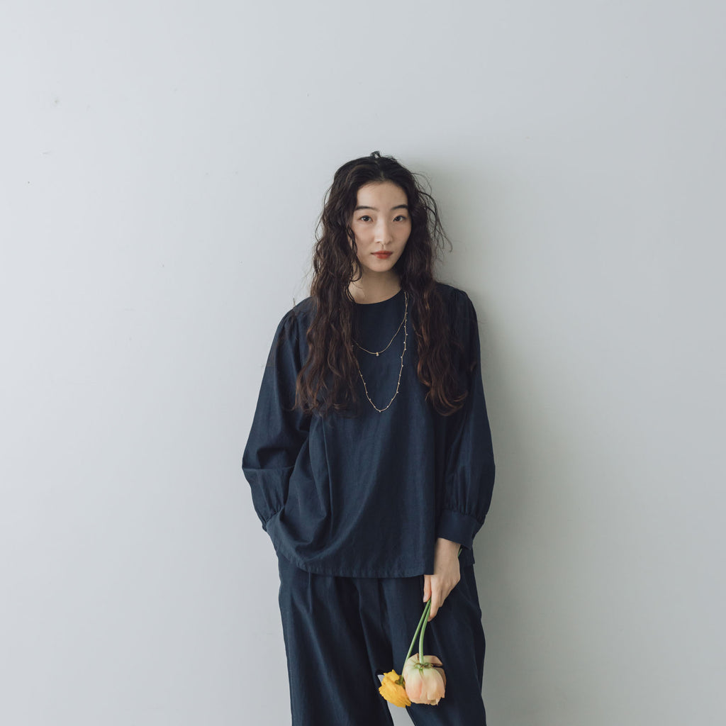 「わたしたちらしい、大人のかわいらしさ」ブラウス+サルエルパンツのセットアップ