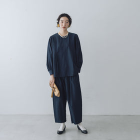 「わたしたちらしい、大人のかわいらしさ」ブラウス+サルエルパンツのセットアップ