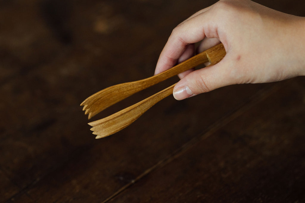 木の薬味トング