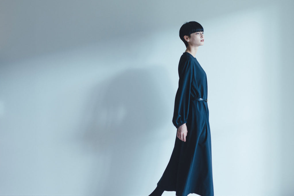 fruits of life ウールギャザーワンピース 黒色/ブラック