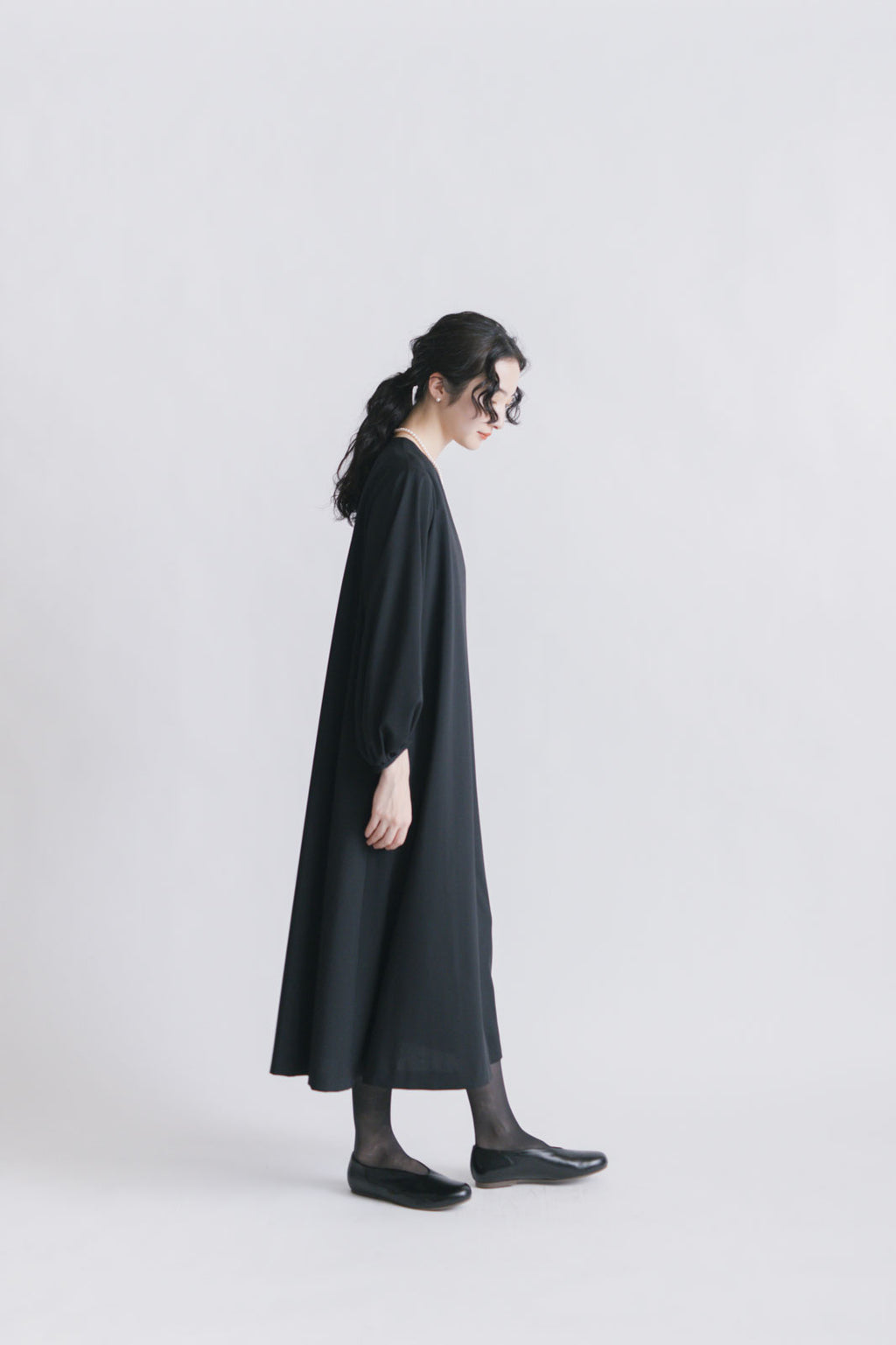 fruits of life ウールギャザーワンピース 黒色/ブラック