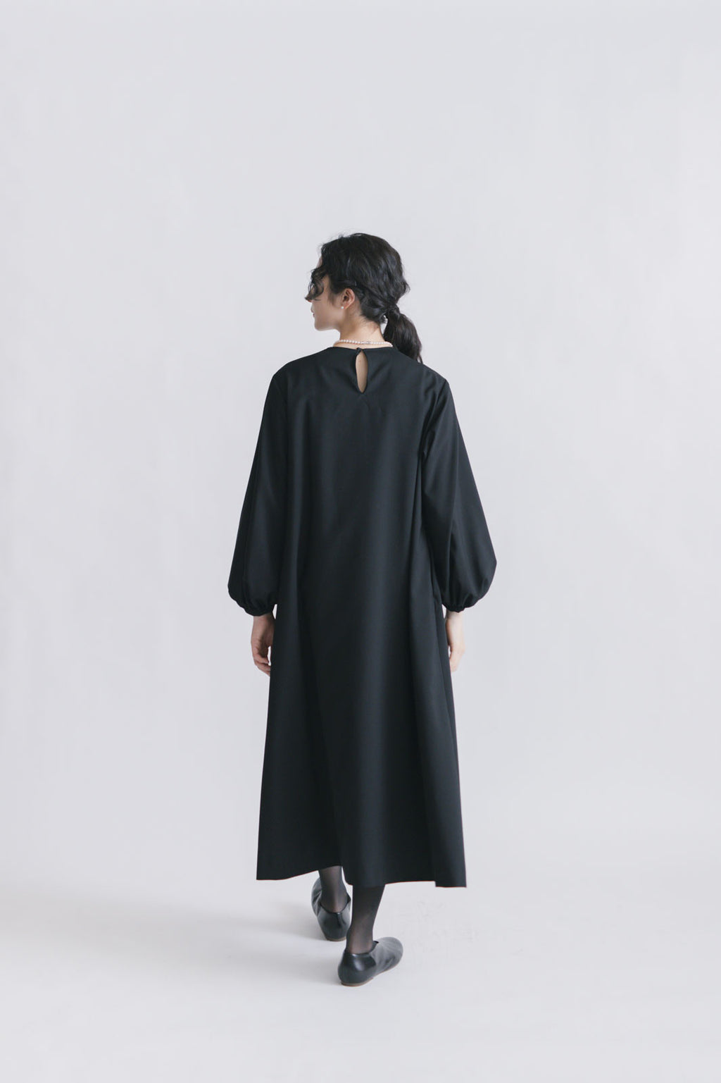 fruits of life ウールギャザーワンピース 黒色/ブラック