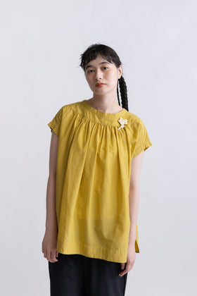 松田紗和 ブローチ 5つの実 白