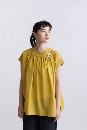 松田紗和 ブローチ 5つの実 白