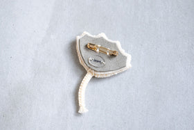 松田紗和 ブローチ カーネーション 小 白