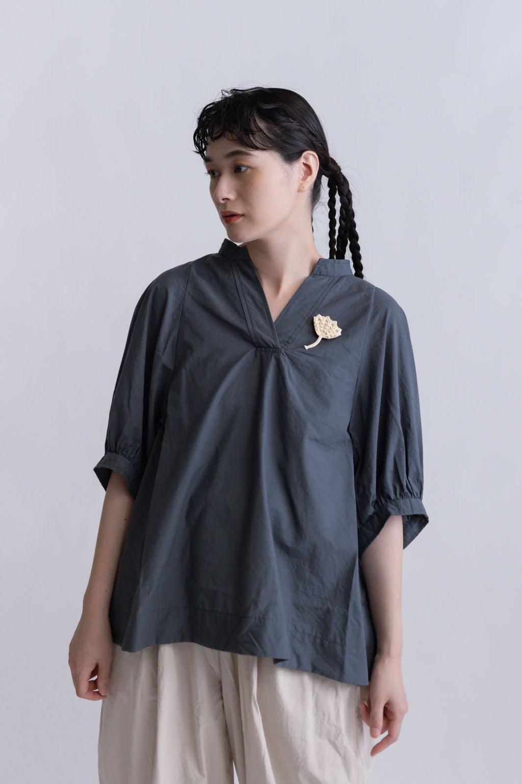 松田紗和 ブローチ カーネーション 小 白