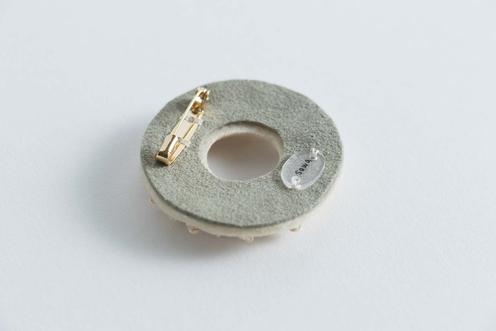 松田紗和 ブローチ ドーナツ