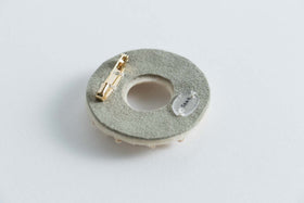 松田紗和 ブローチ ドーナツ