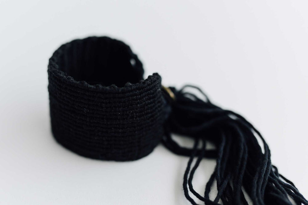 jitsu 糸バングル 黒