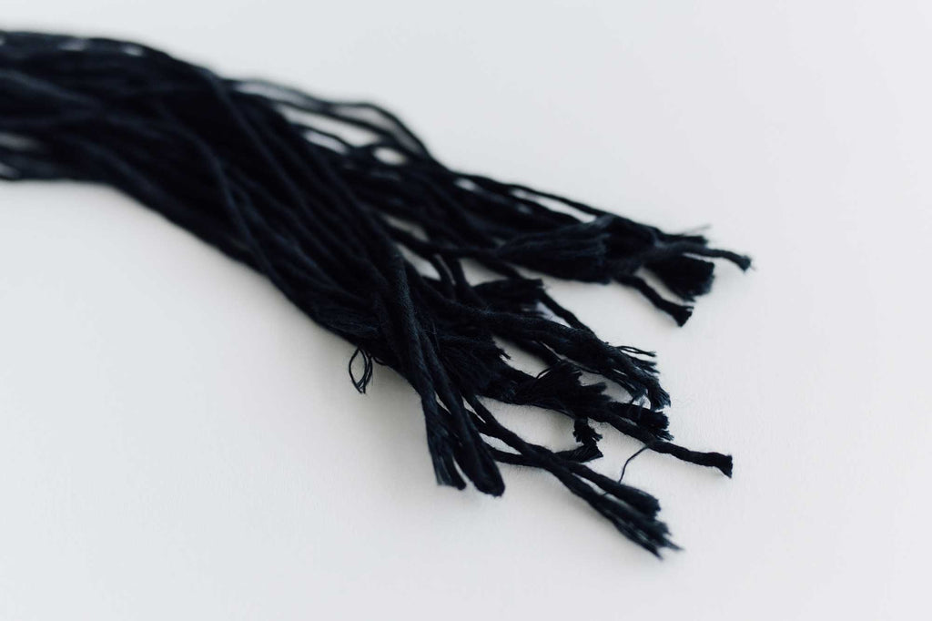 jitsu 糸バングル 黒