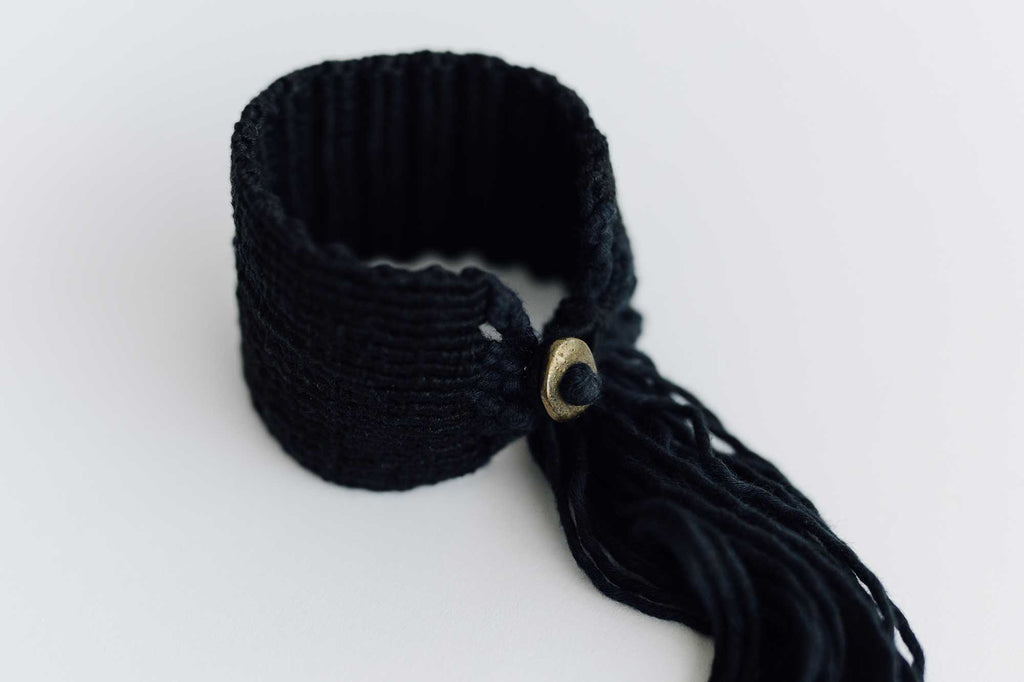 jitsu 糸バングル 黒