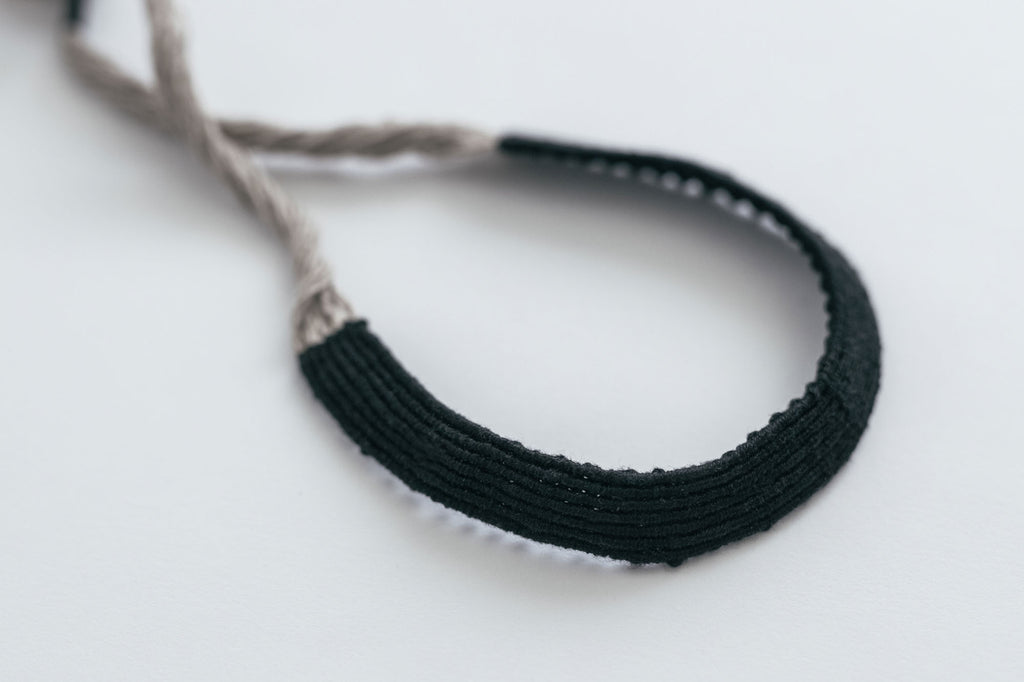 jitsu 糸首飾り/フリンジ ベージュブラック