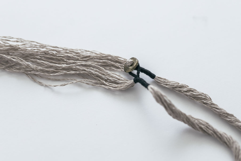 jitsu 糸首飾り/フリンジ ベージュブラック