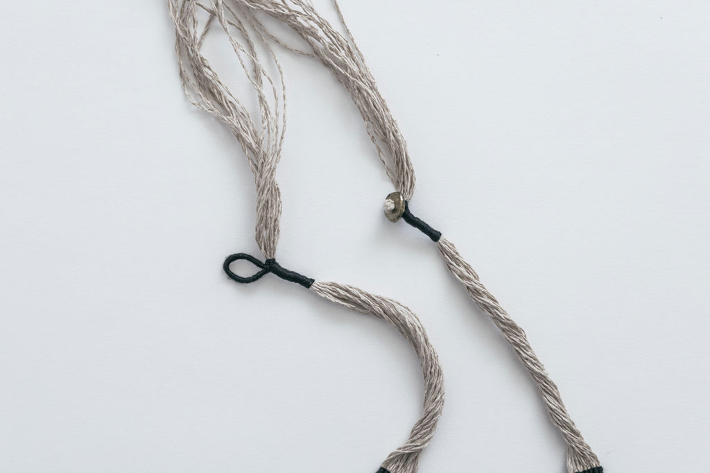 jitsu 糸首飾り/フリンジ ベージュブラック