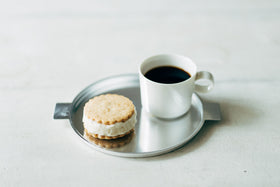 yumiko iihoshi porcelain アルミトレー ラウンド