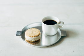 yumiko iihoshi porcelain アルミトレー ラウンド