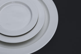 〈くらすこと別注〉yumiko iihoshi porcelain unjour plate ivory(つやあり)