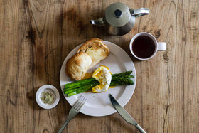 yumiko iihoshi porcelain unjour plate sakura-kumo