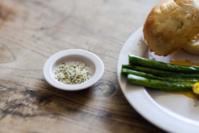 yumiko iihoshi porcelain unjour plate sakura-kumo