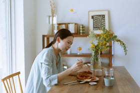 yumiko iihoshi porcelain unjour plate sakura-kumo