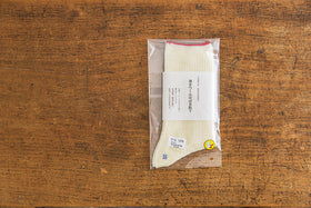 うさぎの会 薄手ウール中ばき靴下 生成