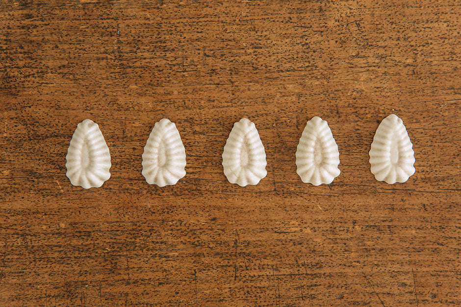 加藤かずみ 箸置き 涙型 アイボリー